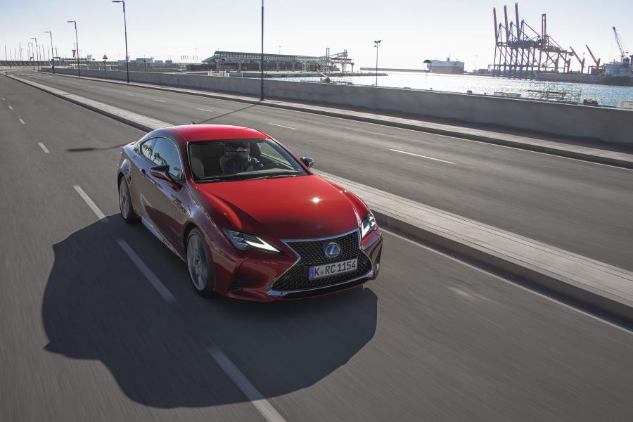  Lexus RC300h 2018 года  (WW) (фото 51 из 139)
